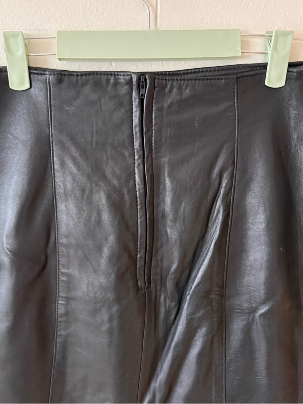 Danier | Classic Black Leather Midi Skirt | Size 8 - Picture 6 of 10